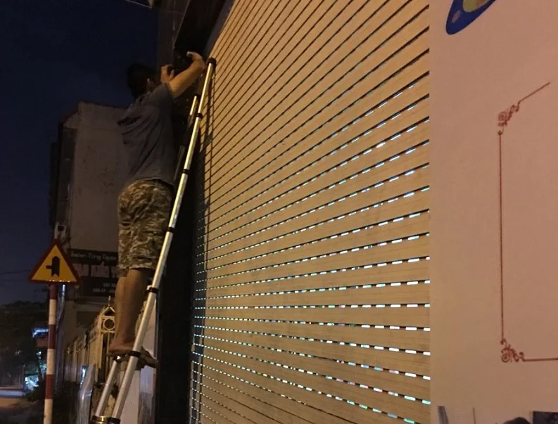 Sửa cửa cuốn tự động giá rẻ hà nội (1)