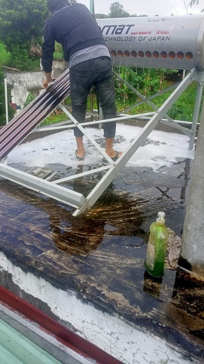 Vệ sinh năng lượng mặt trời tại nhà Gia Lai